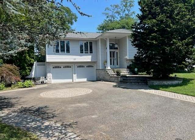 Property at 33 Pittoni Dr, Commack, NY 11725, 4 beds, 3 baths