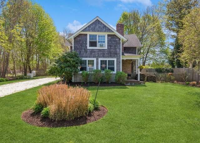 Property at 3320 Oregon Rd, Mattituck, NY 11952, 4 beds, 2 baths