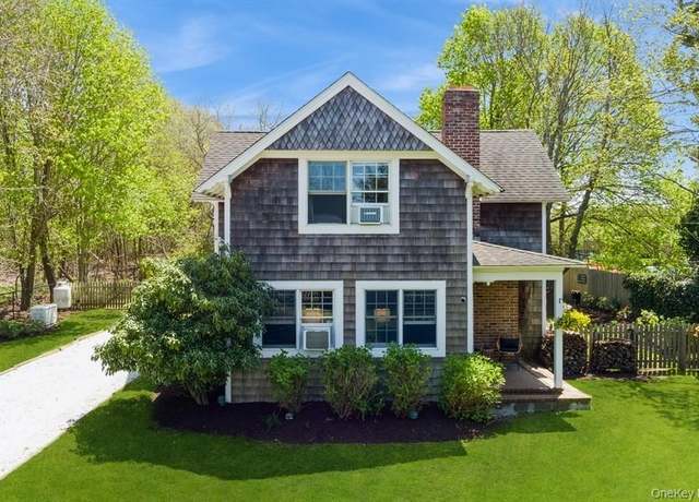 Property at 3320 Oregon Rd, Mattituck, NY 11952, 4 beds, 2 baths