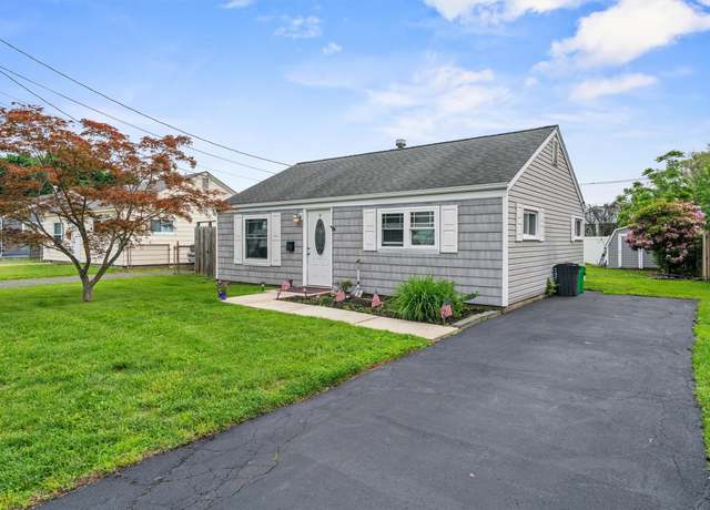 Property at 36 Peck St, Haverstraw, NY 10993, 2 beds, 1 bath