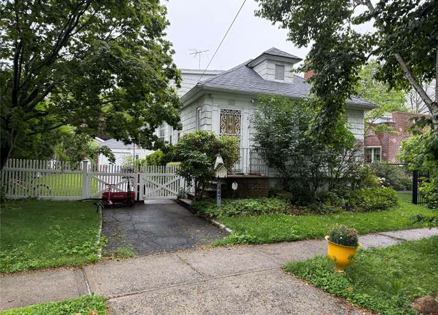 Property at 447 King Ave, Bronx, NY 10464, 2 beds, 2 baths