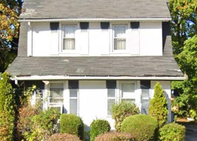Property at 33 Willow Ave, Freeport, NY 11520, 3 beds, 2 baths
