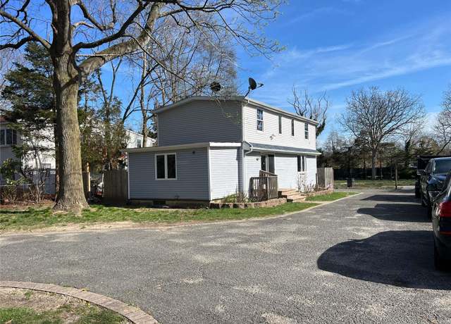Property at 90 Bushwick Ave, Central Islip, NY 11722, 3 beds, 2 baths