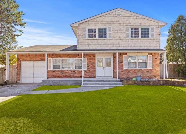 Property at 26 Trescott St, Dix Hills, NY 11746, 5 beds, 3.5 baths