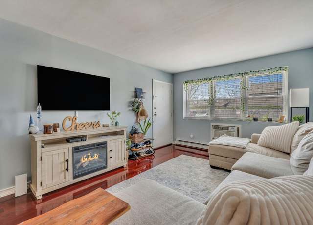 Property at 100 Connetquot Ave #21, East Islip, NY 11730, 1 bed, 1 bath