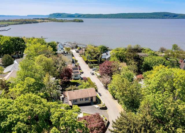 Property at 19 Hunter St, Croton-on-hudson, NY 10520, 2 beds, 1 bath