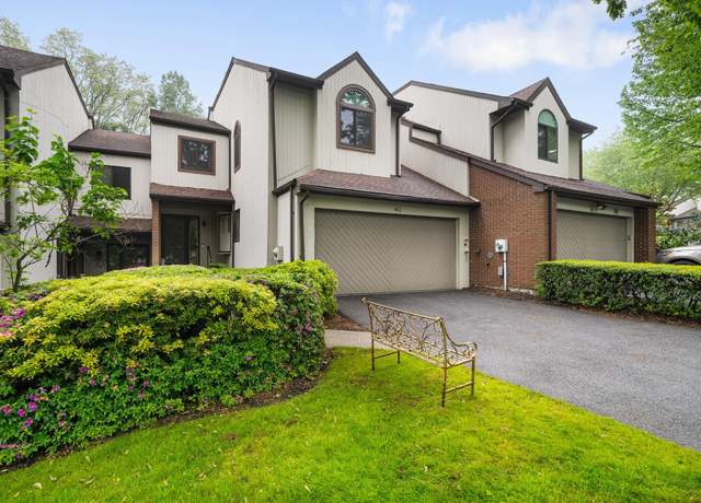 Property at 42 Brookridge Rd, New Rochelle, NY 10804, 2 beds, 2.5 baths