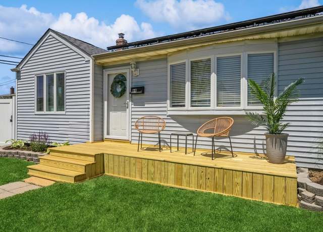 Property at 64 W Granada Ave, Lindenhurst, NY 11757, 3 beds, 1 bath
