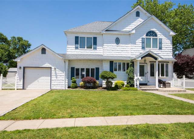 Property at 134 W Hampton Rd, Lindenhurst, NY 11757, 4 beds, 3 baths