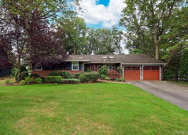 Property at 39 Harvard Dr, Woodbury, NY 11797, 3 beds, 3 baths
