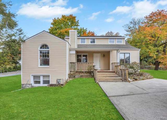 Property at 5 Wolf Hill Rd, Huntington Station, NY 11746, 4 beds, 3 baths