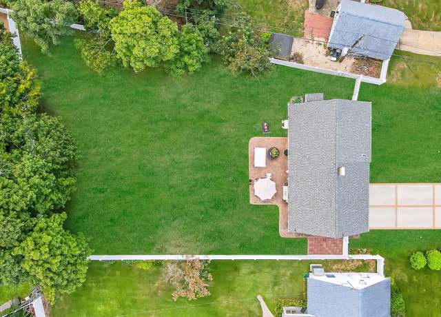 Property at 4 Target Ln, Levittown, NY 11756, 5 beds, 2 baths
