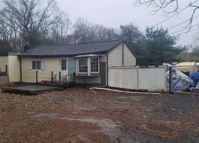 Property at 222 Country Rd, Medford, NY 11763, 3 beds, 2 baths