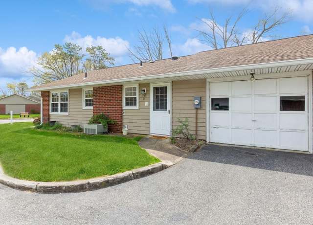 Property at 50 Trent Ct Unit B, Ridge, NY 11961, 2 beds, 1 bath