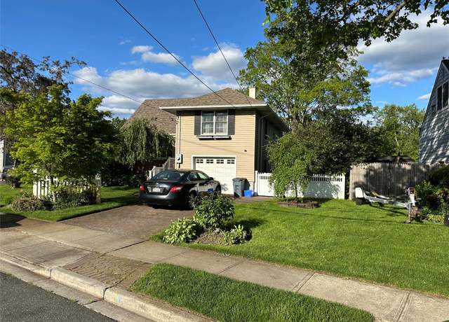 Property at 2713 Fox Rd, Baldwin, NY 11510, 3 beds, 2 baths