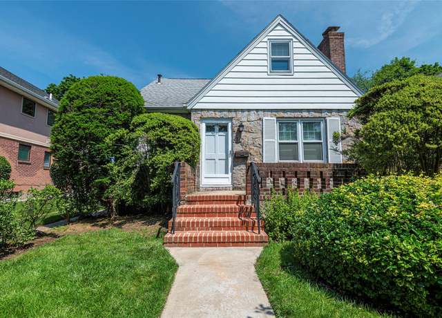 Property at 147 Nugent St, New Hyde Park, NY 11040, 3 beds, 1 bath