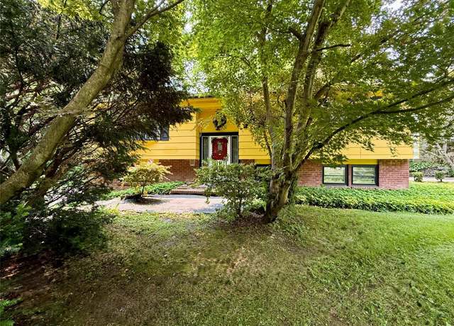 Property at 5 Spruce Dr, Hyde Park, NY 12538, 3 beds, 1.5 baths