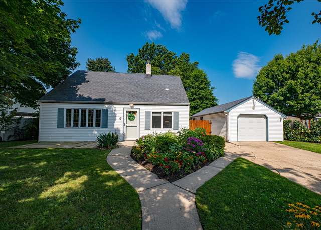 Property at 6 Farm Ln, Levittown, NY 11756, 3 beds, 1 bath