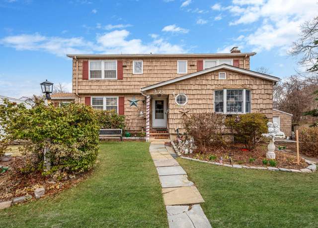Property at 374 S 11th St, Lindenhurst, NY 11757, 5 beds, 3 baths