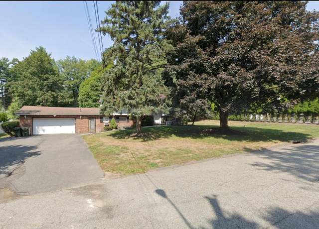 Property at 14 Murray Dr, Airmont, NY 10952, 2 beds, 2.5 baths