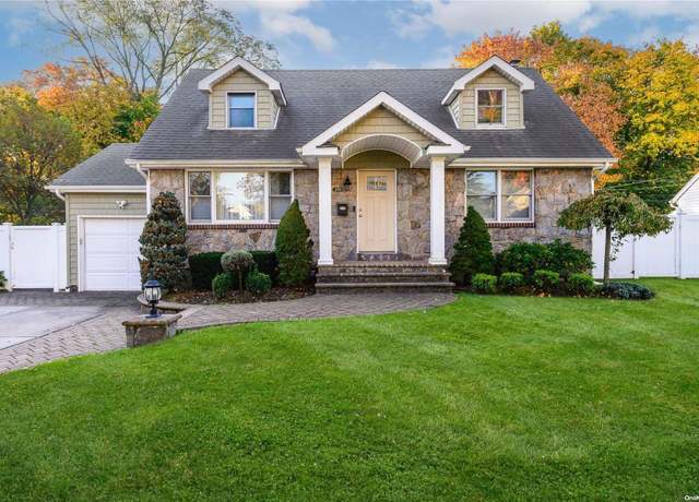 Property at 110 Parkway Dr, Westbury, NY 11590, 4 beds, 3 baths