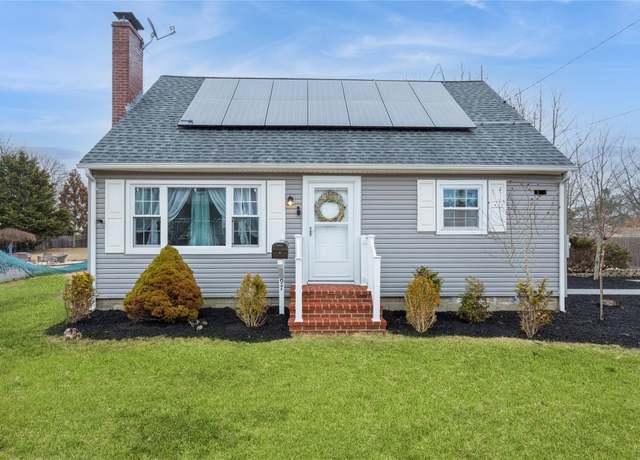 Property at 97 Pine Neck Ave, East Patchogue, NY 11772, 3 beds, 1 bath