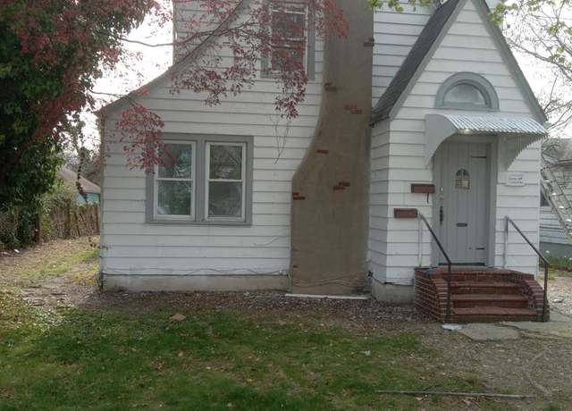 Property at 28 Oneill Ave, Bay Shore, NY 11706