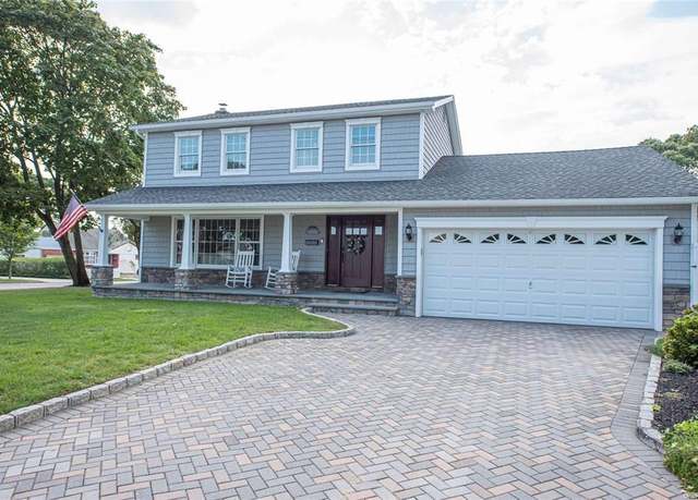 Property at 184 Dorothy Rd, West Islip, NY 11795, 4 beds, 2.5 baths