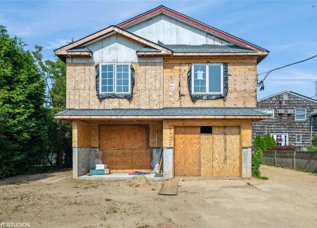 Property at 750 Shore Walk, Lindenhurst, NY 11757, 3 beds, 2 baths
