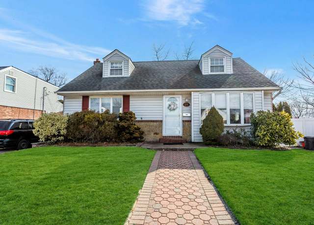 Property at 591 Seminole Rd, Franklin Square, NY 11010, 4 beds, 2 baths