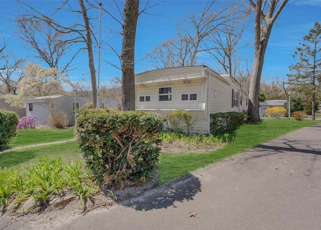Property at 658 Sound Ave Unit C15, Calverton, NY 11933, 2 beds, 1 bath