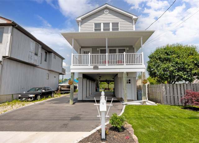 Property at 3717 Somerset Dr, Seaford, NY 11783, 3 beds, 2 baths
