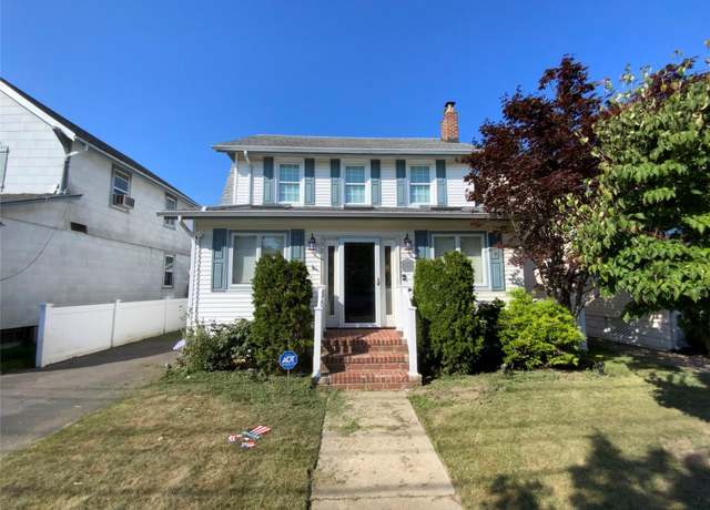 Property at 33 Huntington Ave, Lynbrook, NY 11563, 3 beds, 1.5 baths