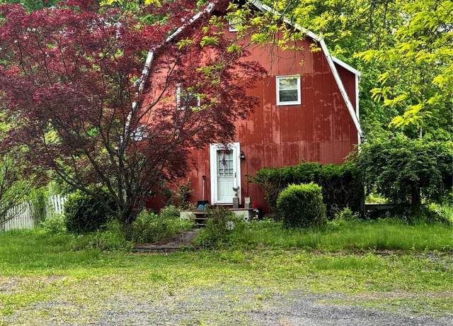 Property at 100 Kings Ln, Wallkill, NY 12589, 4 beds, 1.5 baths