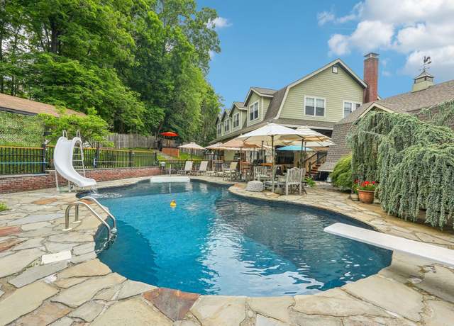 Property at 55 Buckberg Mountain Rd, Tomkins Cove, NY 10986, 6 beds, 4 baths