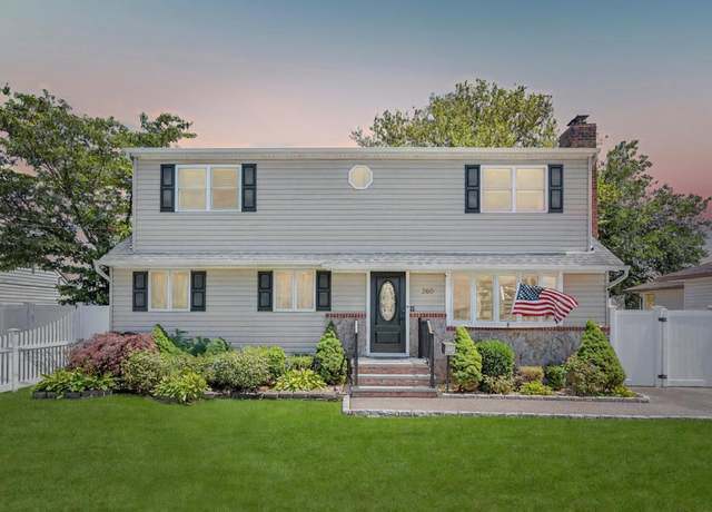 Property at 260 9th St, Bethpage, NY 11714, 5 beds, 2 baths