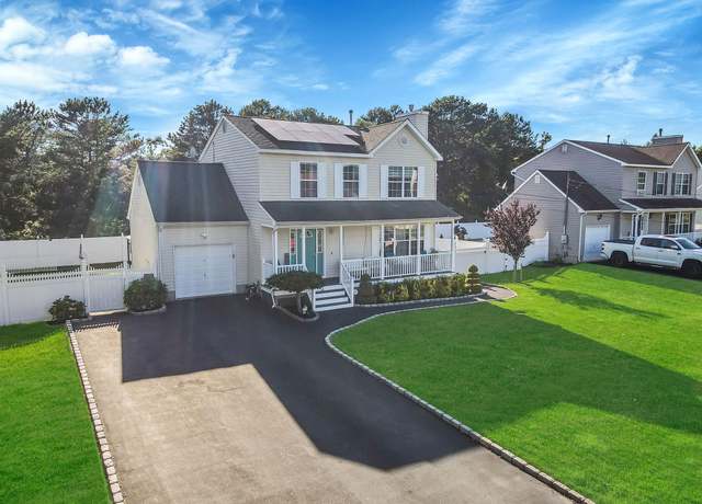 Property at 914 Doane Ave, Bellport, NY 11713, 3 beds, 3.5 baths