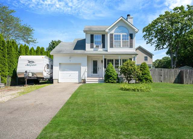 Property at 9 Ocean Ave, Mastic, NY 11950, 3 beds, 1.5 baths