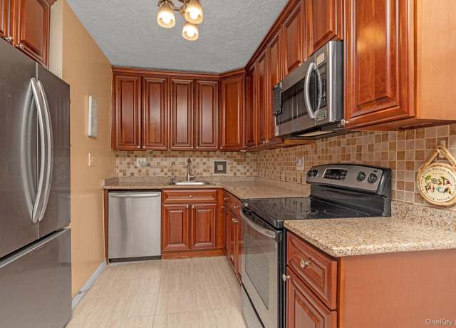 Property at 9-20 166 St Unit 4D, Beechhurst, NY 11357, 2 beds, 1 bath