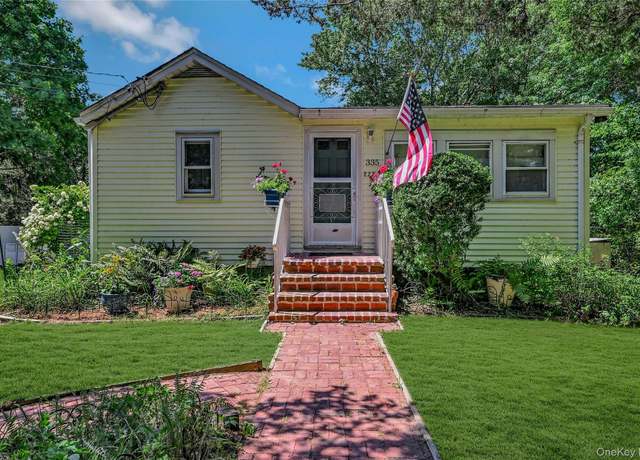 Property at 335 Dogwood Ln, Southold, NY 11971, 3 beds, 1 bath