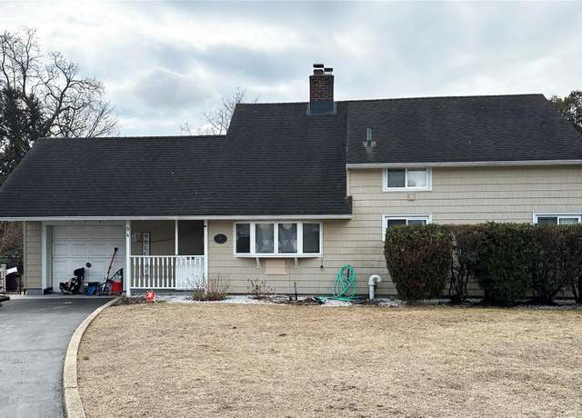 Property at 94 Mallard Rd, Levittown, NY 11756, 4 beds, 1.5 baths