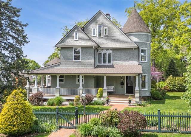 Property at 104 Beach Ave, Larchmont, NY 10538, 7 beds, 5.5 baths
