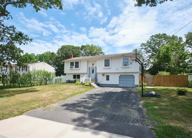 Property at 349 Randall Rd, Ridge, NY 11961, 3 beds, 2 baths