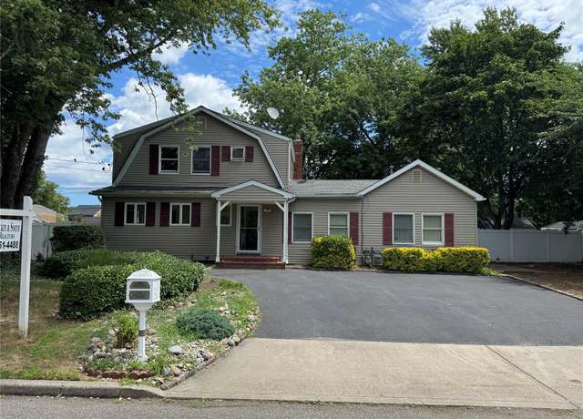 Property at 31 Cayuga Ave, South Setauket, NY 11720, 4 beds, 2.5 baths