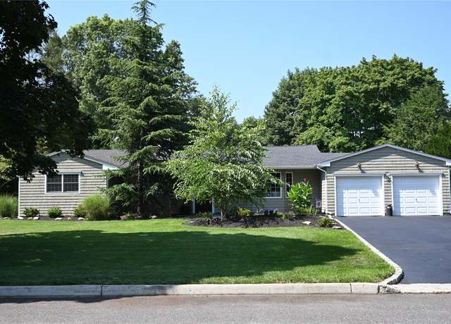 Property at 18 Thrush Dr, Smithtown, NY 11787, 4 beds, 2 baths