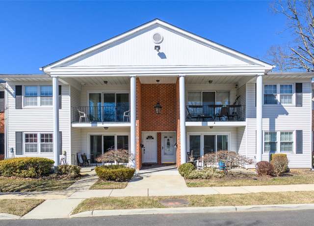 Property at 135 Santa Barbara Dr, Plainview, NY 11803, 2 beds, 2 baths
