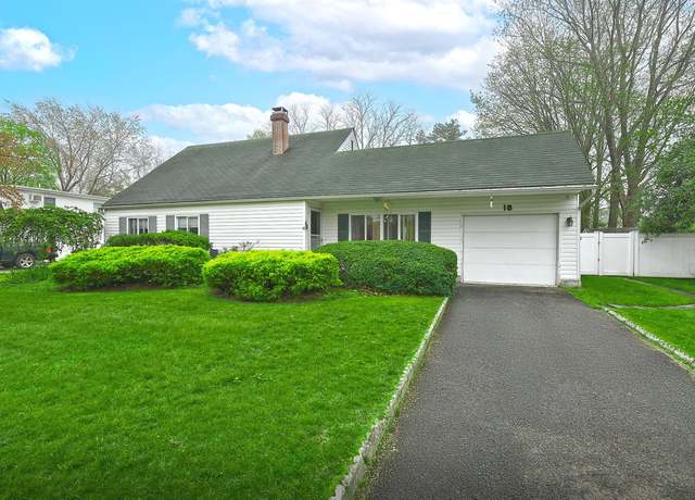 Property at 18 White Pine Way, Medford, NY 11763, 3 beds, 1 bath