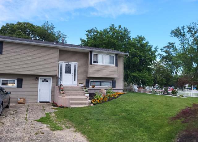Property at 27 Berkeley Ave, Selden, NY 11784, 3 beds, 2 baths