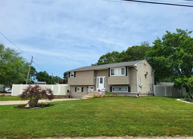Property at 27 Berkeley Ave, Selden, NY 11784, 3 beds, 2 baths