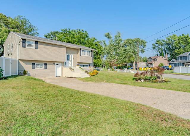 Property at 27 Berkeley Ave, Selden, NY 11784, 3 beds, 2 baths